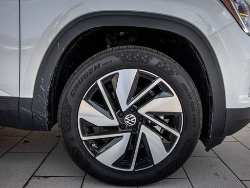 Used 2026 Volkswagen Atlas SE FWD image 4