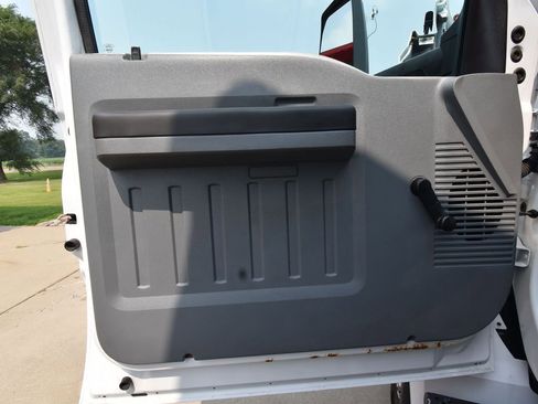 Used 2019 Ford F750 2WD Regular Cab Super Duty image 30