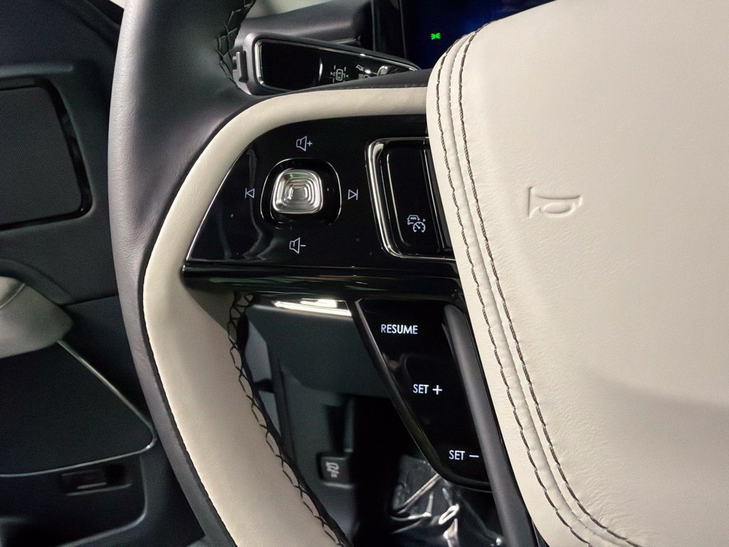 New 2027 Lincoln Aviator AWD image 16