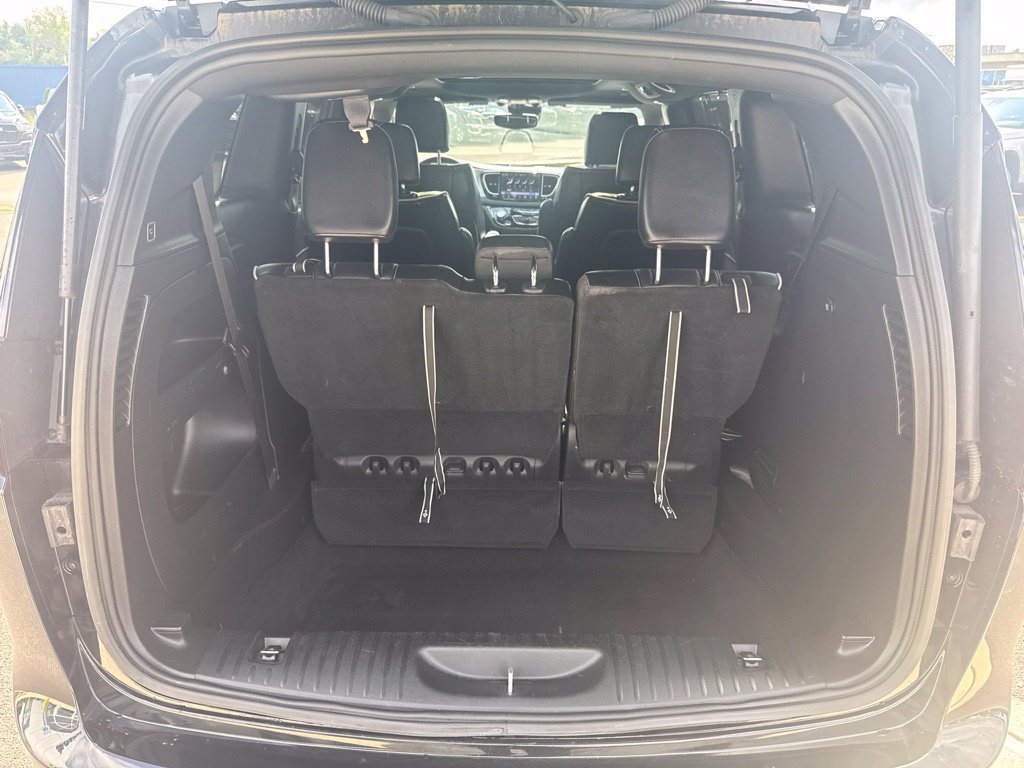 Used 2025 Chrysler Pacifica Limited FWD image 19