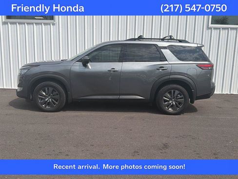 Used 2022 Nissan Pathfinder SV AWD/4WD image 1