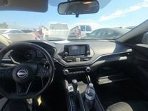 Used 2024 Nissan Altima 2.5 S FWD image 16
