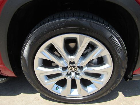 Used 2021 Toyota Highlander Limited FWD image 7