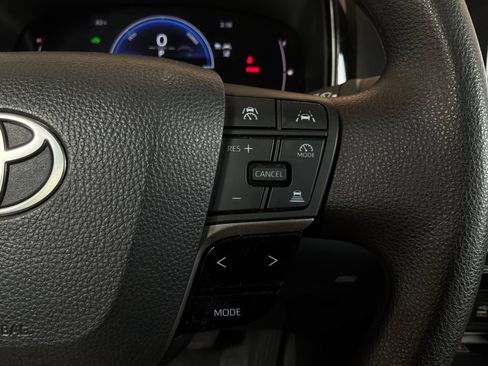 Used 2025 Toyota Camry LE FWD image 35