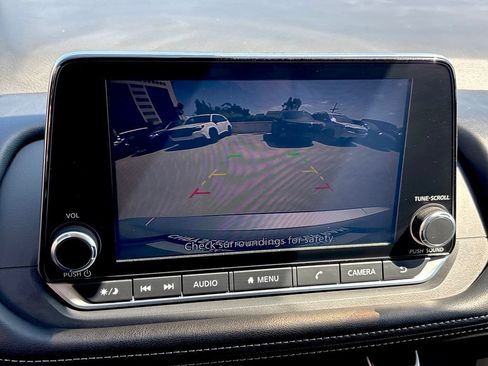 Used 2025 Nissan Rogue SV FWD image 17