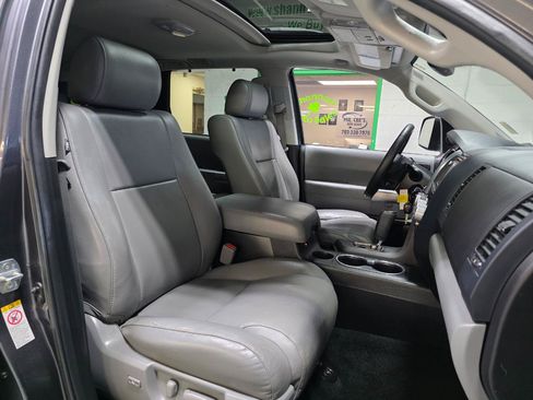 Used 2018 Toyota Sequoia Limited w/ Safety & Convenience Package AWD/4WD image 29