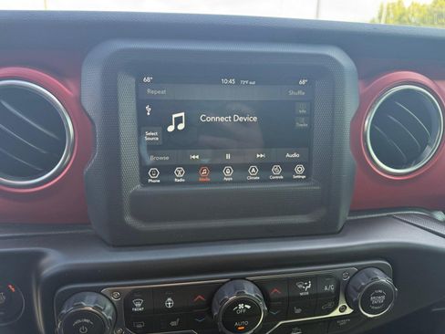 Used 2021 Jeep Wrangler Unlimited Rubicon w/ Cold Weather Group AWD/4WD image 13