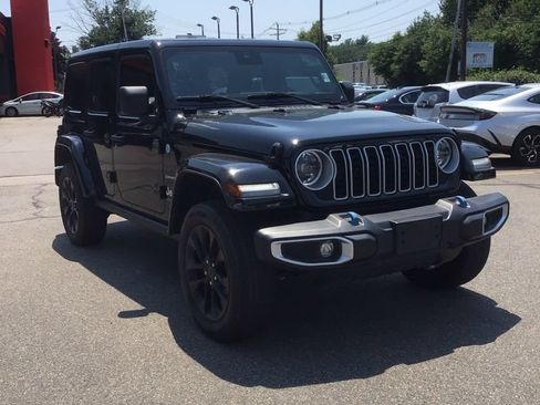 Used 2024 Jeep Wrangler Unlimited Sahara AWD/4WD image 1