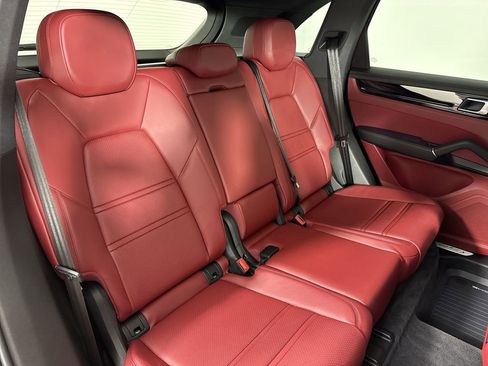 Certified 2023 Porsche Cayenne Platinum Edition AWD/4WD image 22