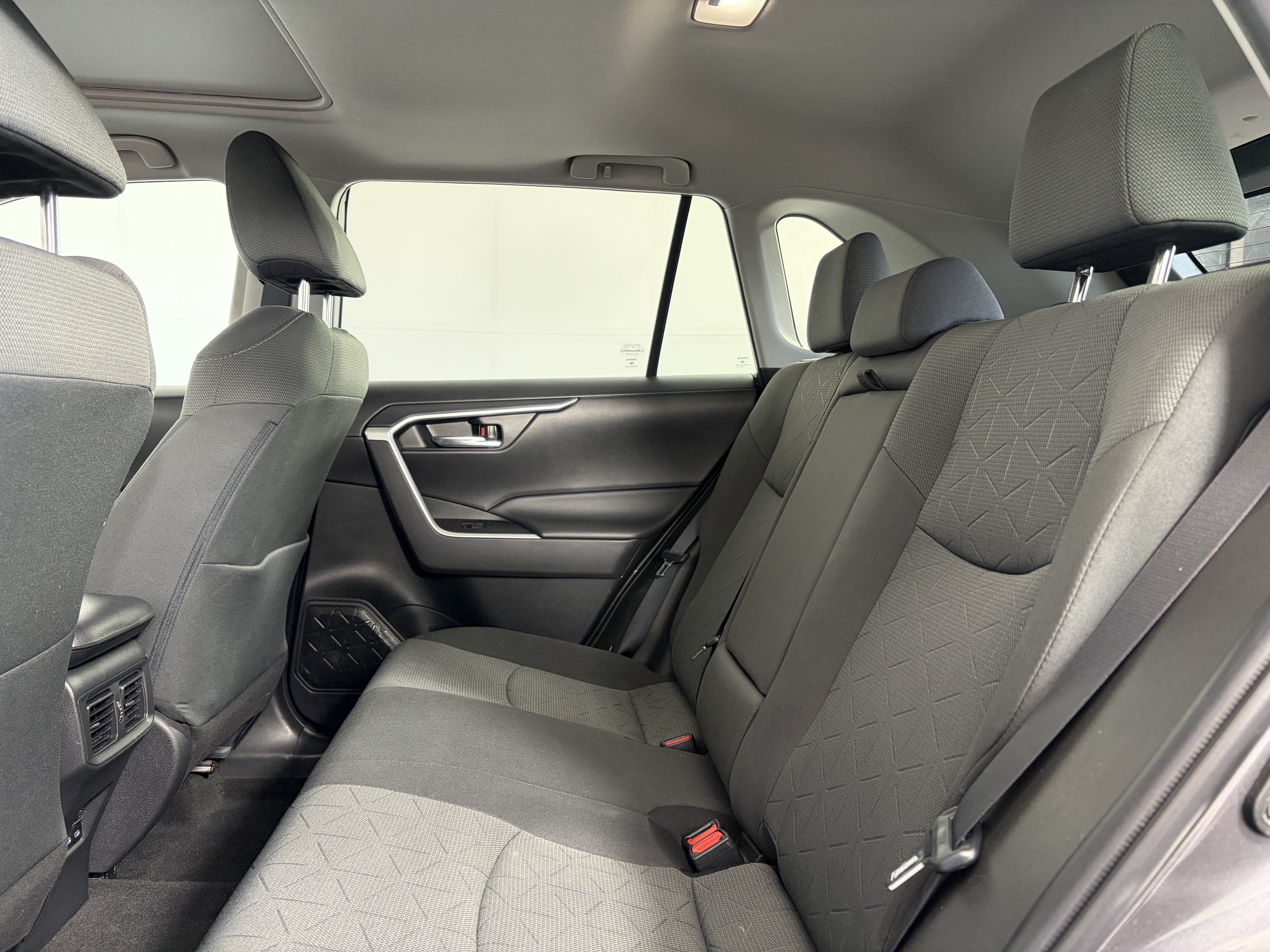 Used 2022 Toyota RAV4 XLE w/ Convenience Package AWD/4WD image 9