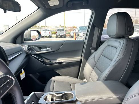 New 2026 Chevrolet Equinox LT w/ Convenience Package II FWD image 25