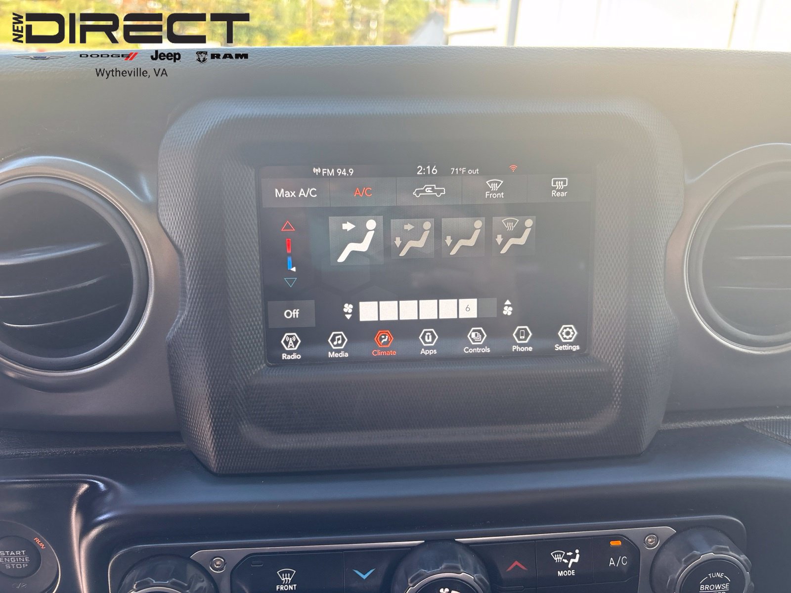 Used 2023 Jeep Gladiator Sport AWD/4WD image 17