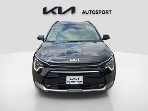New 2025 Kia Niro EX Touring image 2