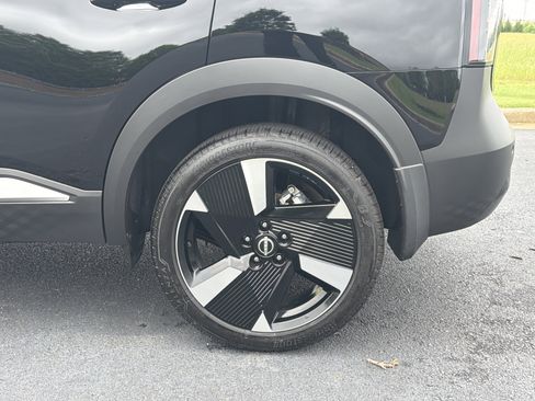 Used 2026 Nissan Kicks SR w/ SR Premium Package FWD image 35