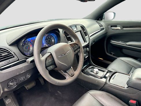 Used 2023 Chrysler 300 S w/ Comfort Group RWD image 9