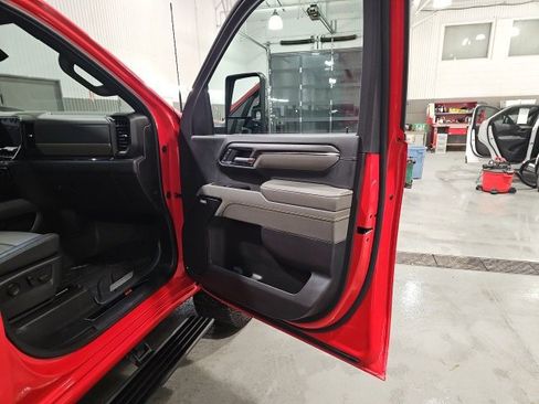 Used 2025 Chevrolet Silverado 2500 ZR2 w/ Technology Package image 26