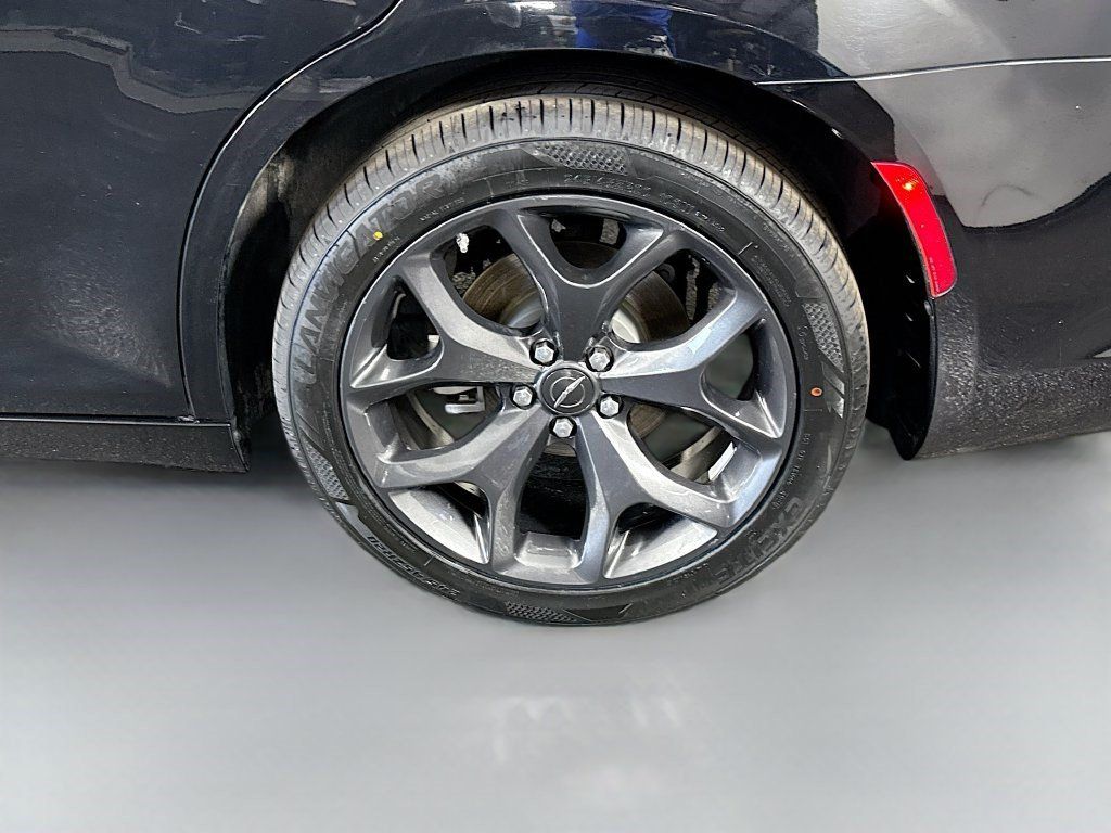 Used 2023 Chrysler 300 Touring w/ Safetytec Plus Group RWD image 36