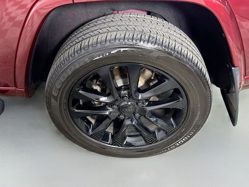 Used 2022 Jeep Grand Cherokee Laredo X image 37