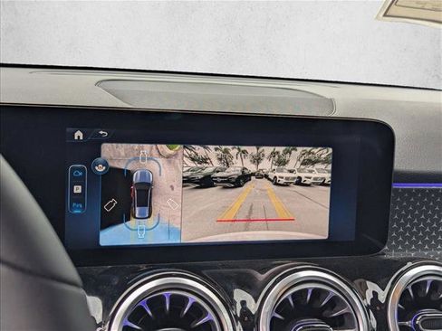 Used 2025 Mercedes-Benz GLB 250 image 12