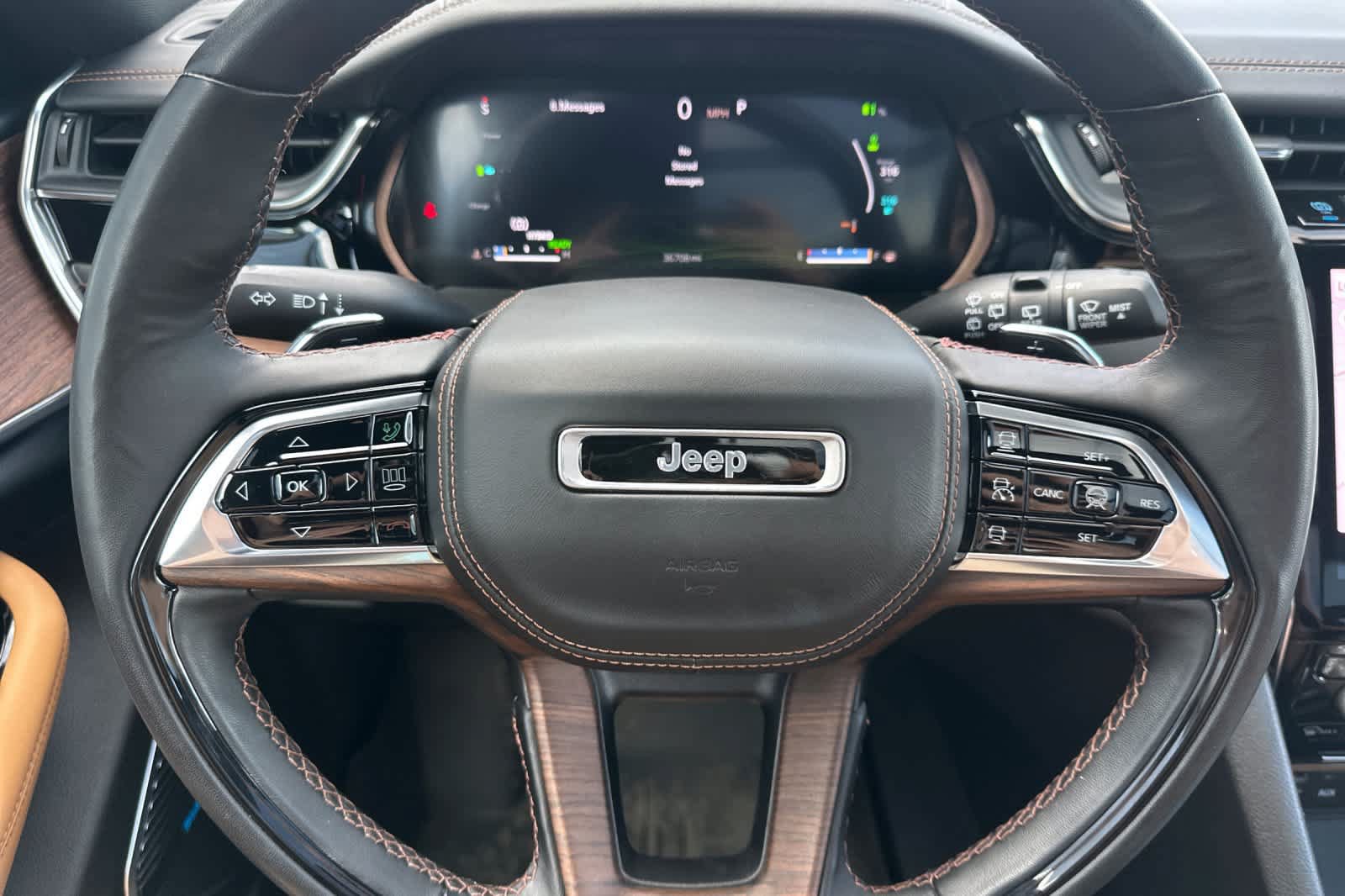Used 2022 Jeep Grand Cherokee Summit w/ Advanced Protech Group IV AWD/4WD image 26
