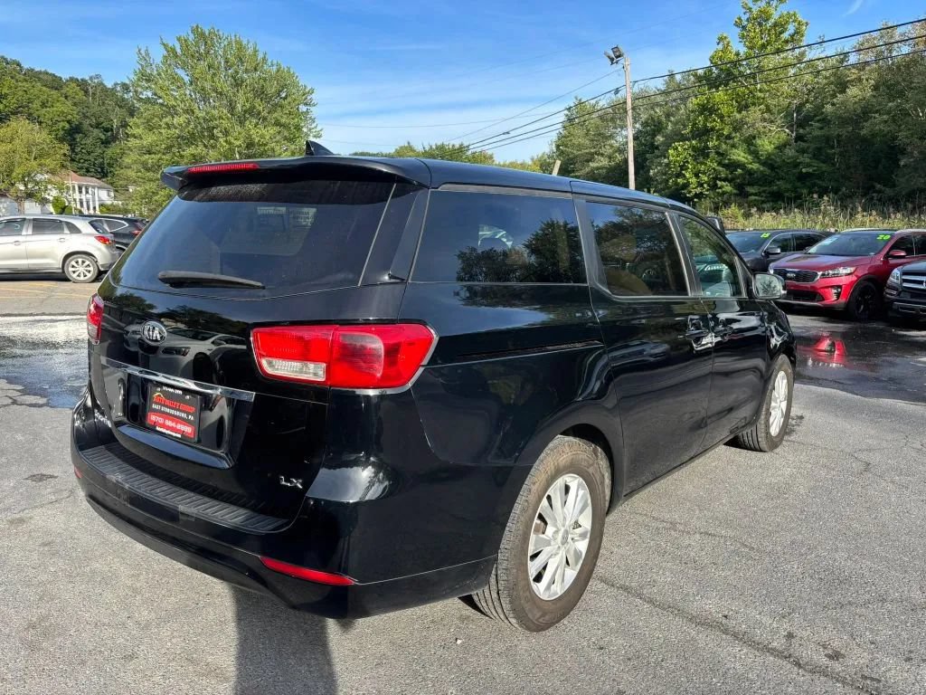 Used 2018 Kia Sedona LX FWD image 8