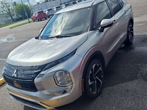 Used 2022 Mitsubishi Outlander SE AWD/4WD image 1