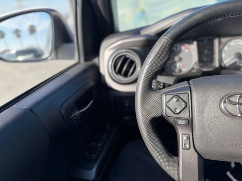 Used 2022 Toyota Tacoma TRD Off-Road w/ Technology Package RWD image 7