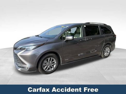 Used 2021 Toyota Sienna XLE FWD image 3