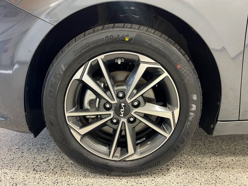 Used 2024 Kia Forte LXS image 9