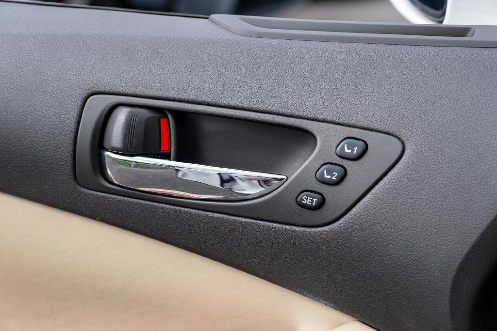 Used 2011 Lexus ES 350 w/ Preferred Accessory Package FWD image 14