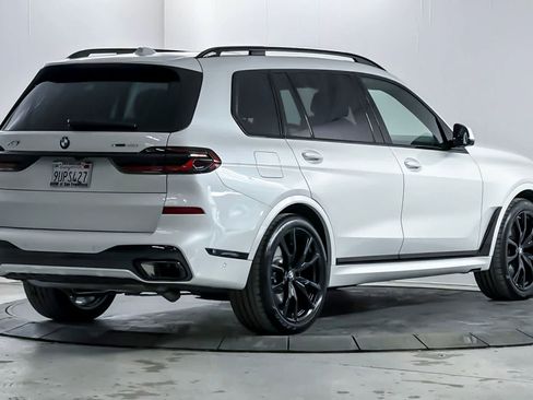 Used 2026 BMW X7 xDrive40i w/ M Sport Package image 2