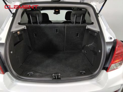 Used 2022 Chevrolet Trax LS AWD/4WD image 9