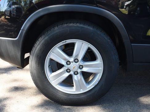 Used 2020 Chevrolet Trax LS w/ Tint and Cruise Package image 5