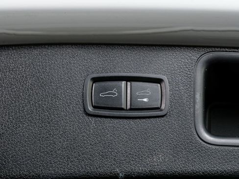 Certified 2022 Porsche Macan S AWD/4WD image 33