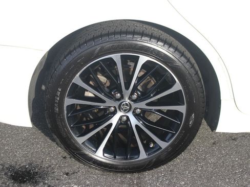 Used 2018 Toyota Camry L image 31