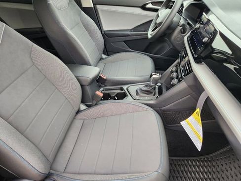 New 2024 Volkswagen Taos SE image 10