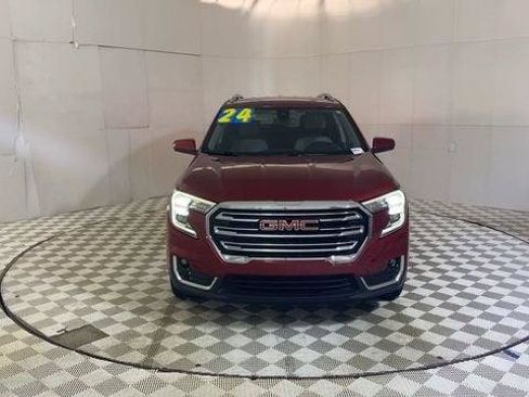 Used 2024 GMC Terrain SLT AWD/4WD image 3