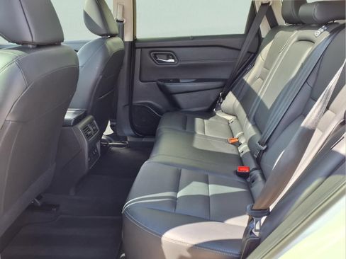 Used 2024 Nissan Rogue SL w/ SL Premium Package FWD image 11