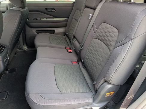 Used 2026 Nissan Pathfinder SV w/ SV Premium Package FWD image 26