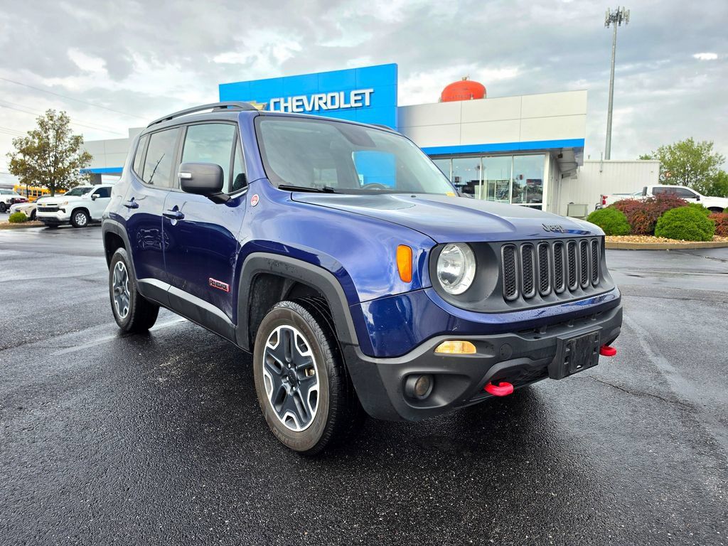 Used 2017 Jeep Renegade Trailhawk w/ Premium Trailhawk Package AWD/4WD image 10