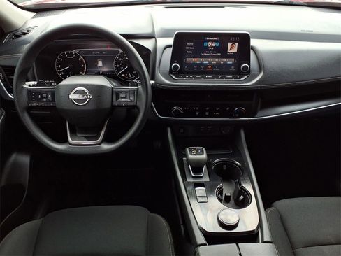 Used 2025 Nissan Rogue S image 12