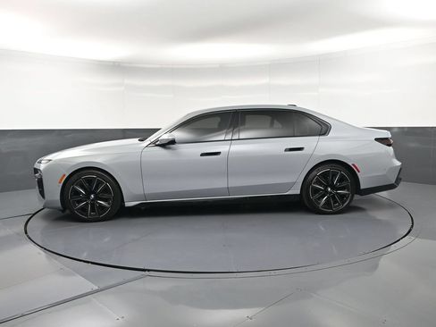 Used 2025 BMW 760i xDrive AWD/4WD image 2