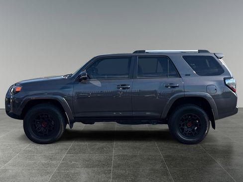Used 2022 Toyota 4Runner SR5 Premium image 4