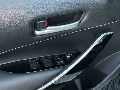 Used 2020 Toyota Corolla XSE image 19