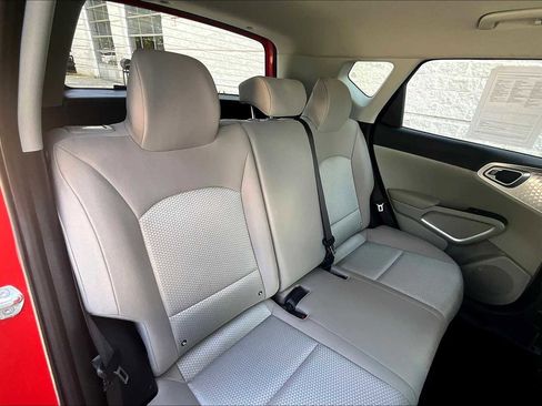 Used 2023 Kia Soul LX w/ LX Technology Package image 19