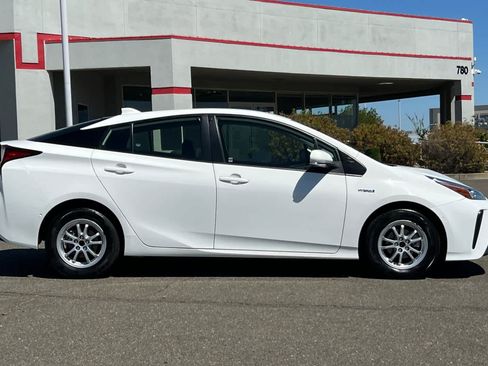 Used 2022 Toyota Prius LE FWD image 6