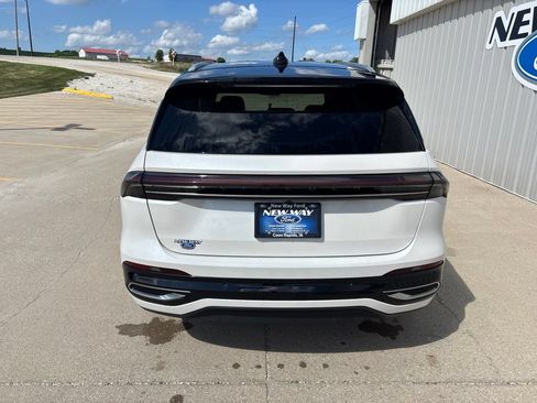 Used 2024 Lincoln Nautilus Reserve w/ Equipment Group 202A AWD/4WD image 5