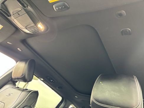 Used 2025 Chrysler Pacifica Limited FWD image 20