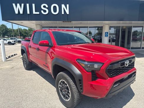 Used 2025 Toyota Tacoma TRD Off-Road AWD/4WD image 1