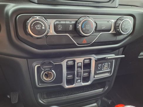 Used 2019 Jeep Wrangler Unlimited Sport S image 9